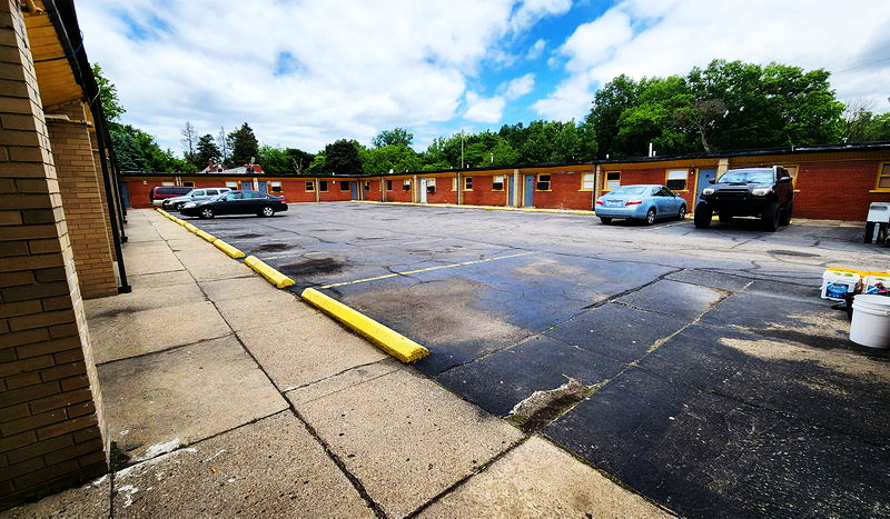 Park Drive Motel - Loopnet Photo (newer photo)